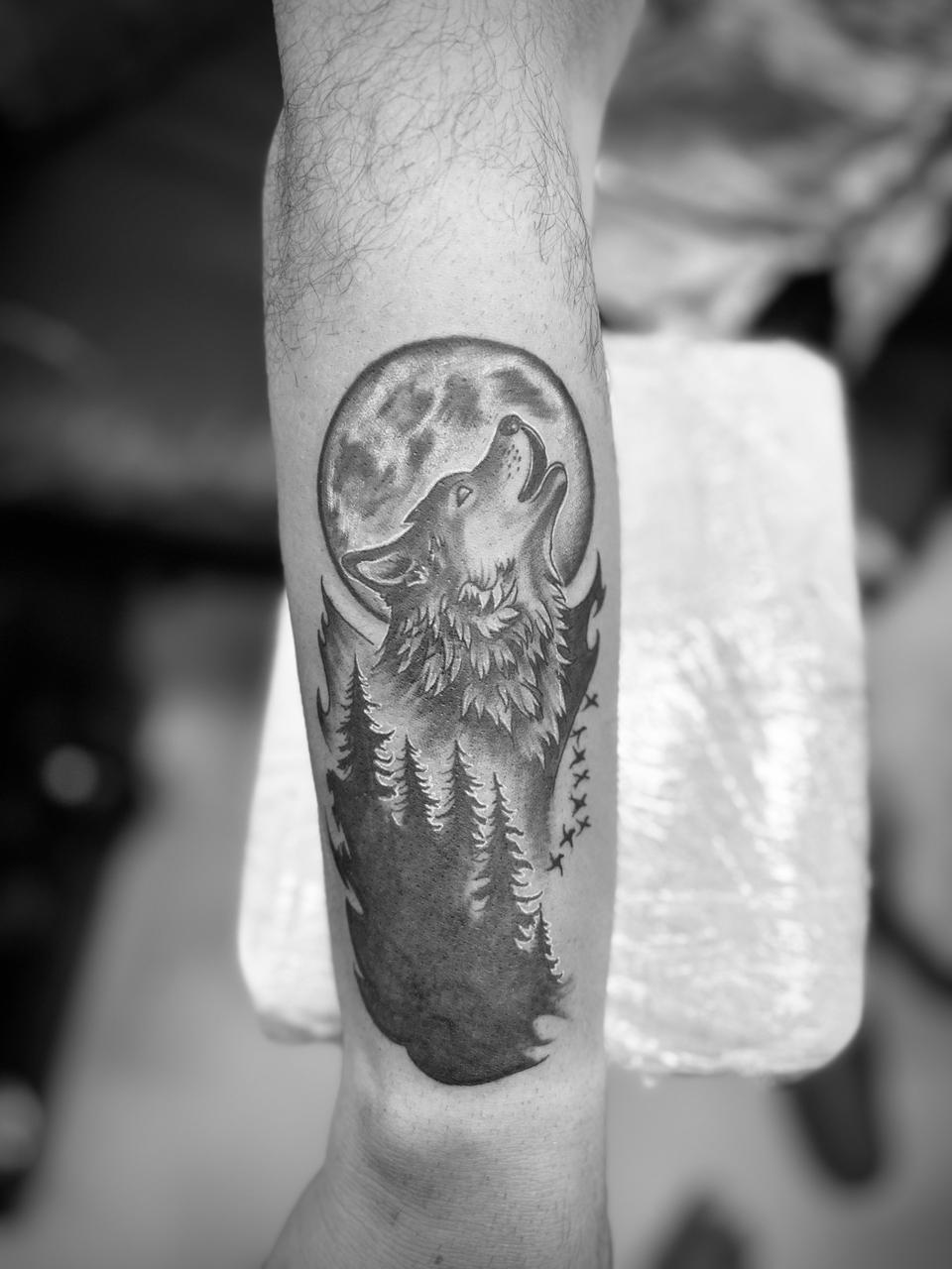 Howling Wolf Sleeve